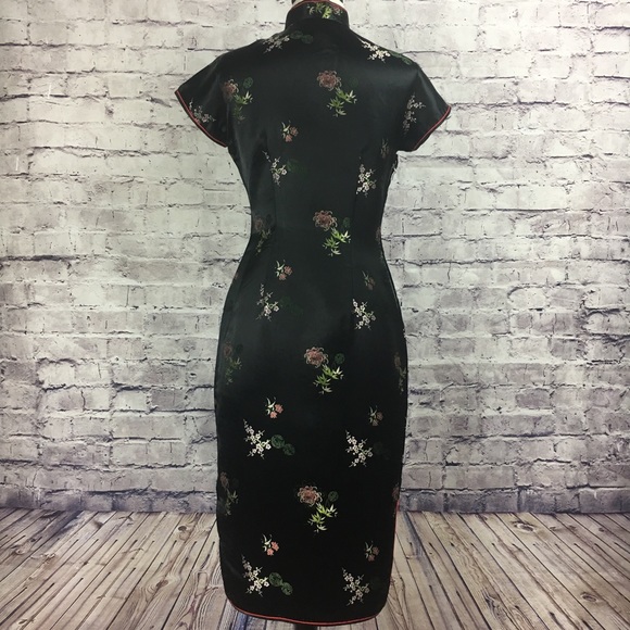 1950s Vintage Silk Cheongsam Qipao from Hong Kong - Picture 4 of 8